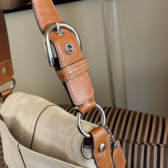 Y2K/vintage coach F13105 pebbled leather SOHO off white with tan shoulder bag - Picture 4 of 14